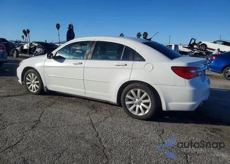 2013 Chrysler 200 Touring z USA, uszkodzony, nr VIN 1C3CCBBG0DN678447